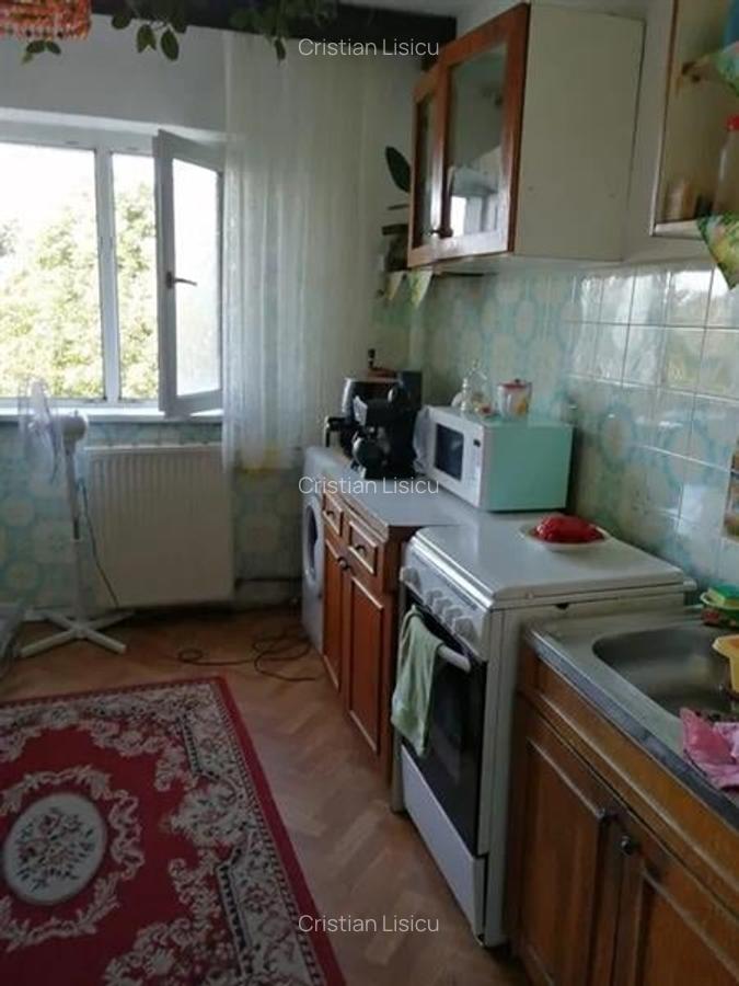 Apartament cu 3 camere spatios decomandat zona Sagului - 9