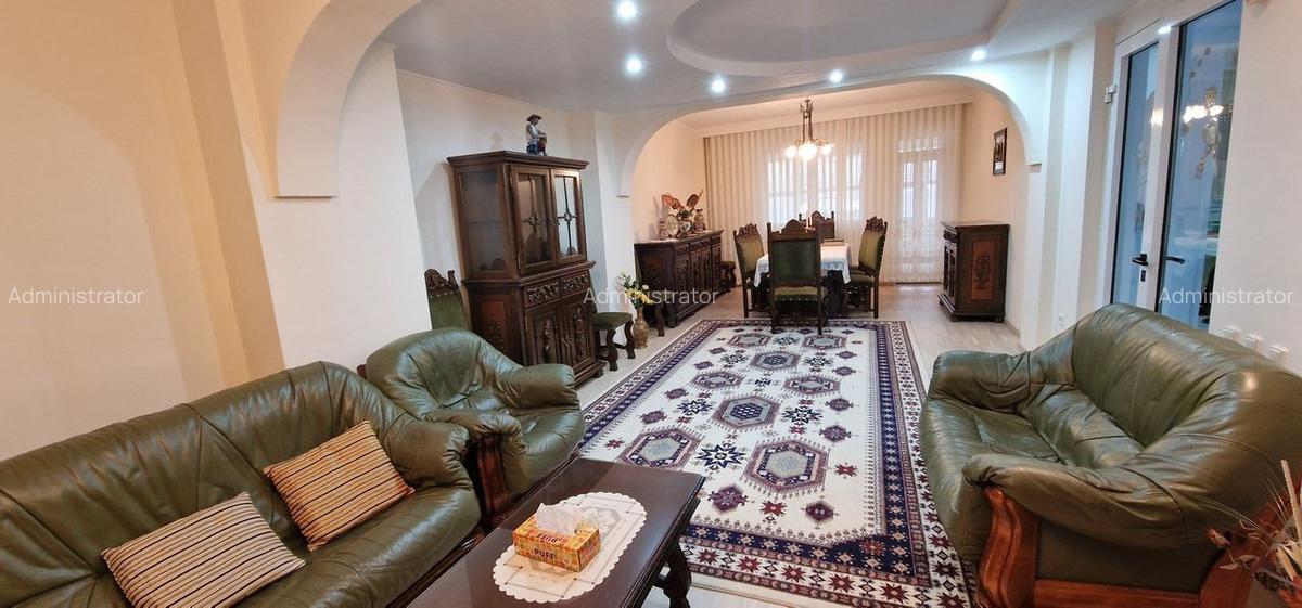 Coiciu, o vila construita pe cadre de beton, bine compartimentata. - 1