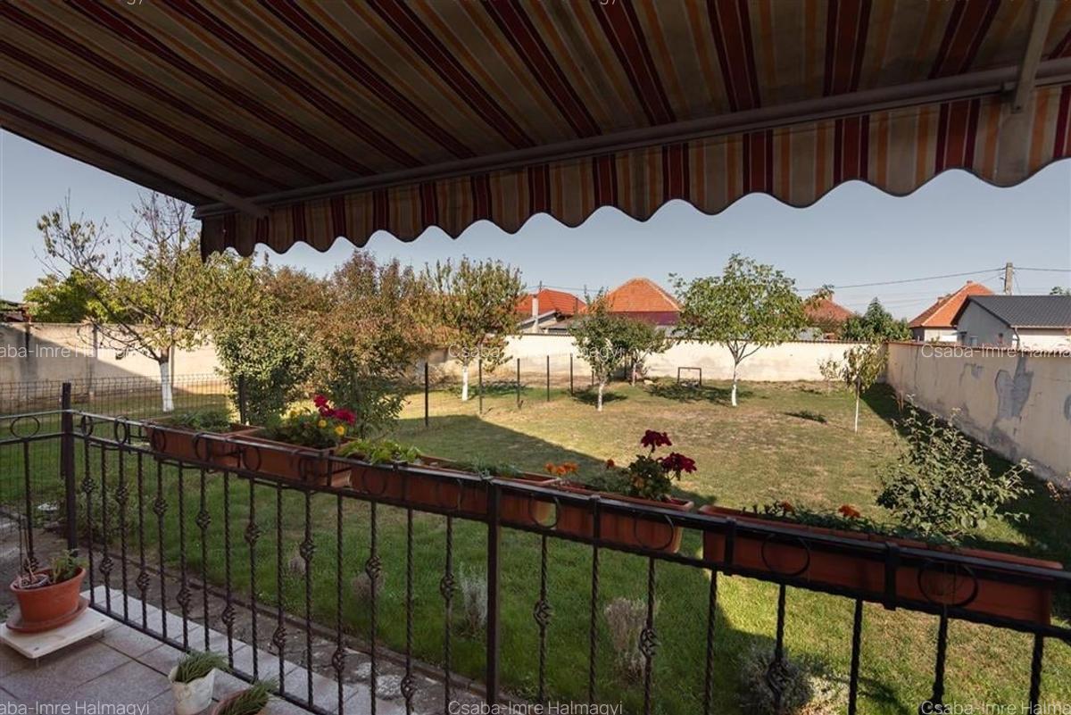 Casa P+M cu 4 camere+living+loc de luat masa in Santion - 53