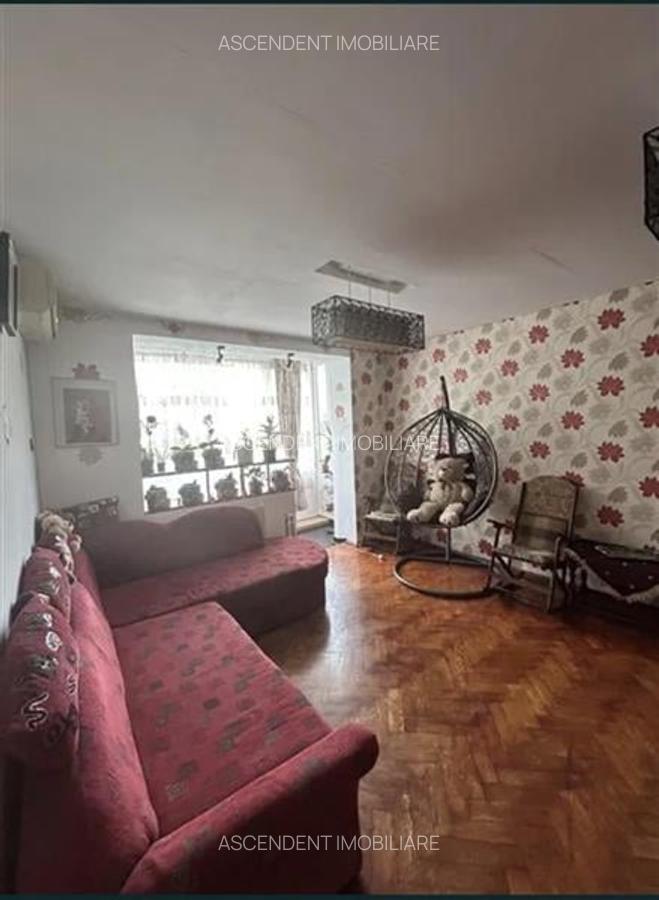 Apartament cu 3 camere, Tractorul,  Brașov - 1