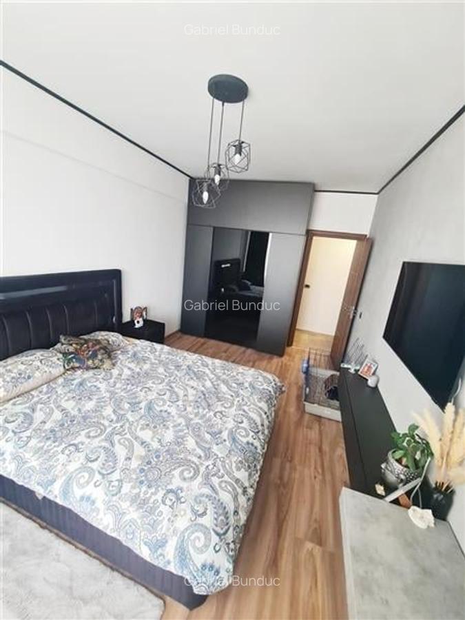 Apartament cu 3 camere decomandat, mobilat în Tractorul - 5