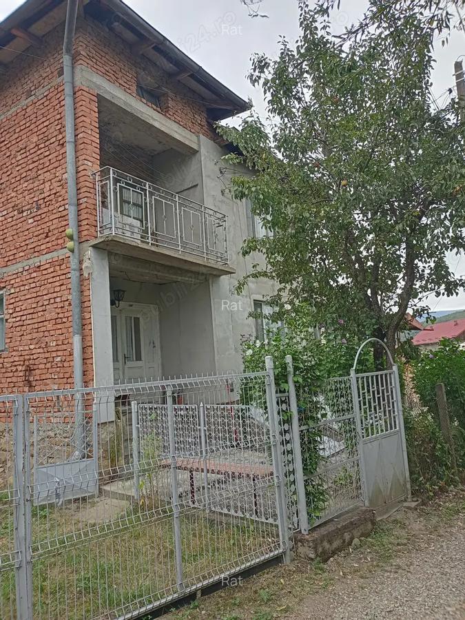 Vand casa la tara - 7