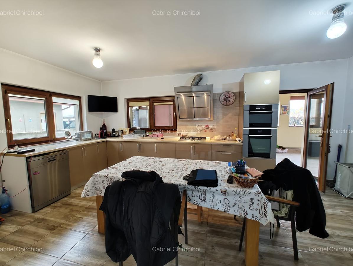 Vilă spectaculoasă – 249 mp utili, teren 881 mp, dotări premium, mobilata - 13