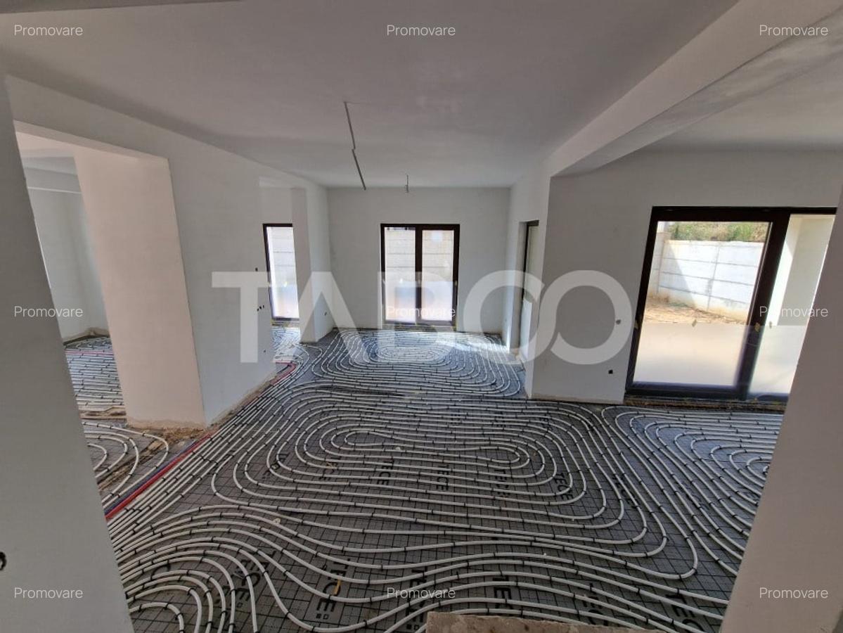 Casa individuala de vanzare cu teren, terasa, garaj si curte Selimbar - 13