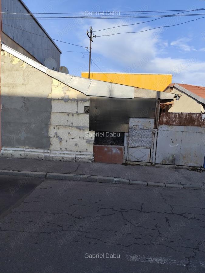 Vand casa la curte - 1