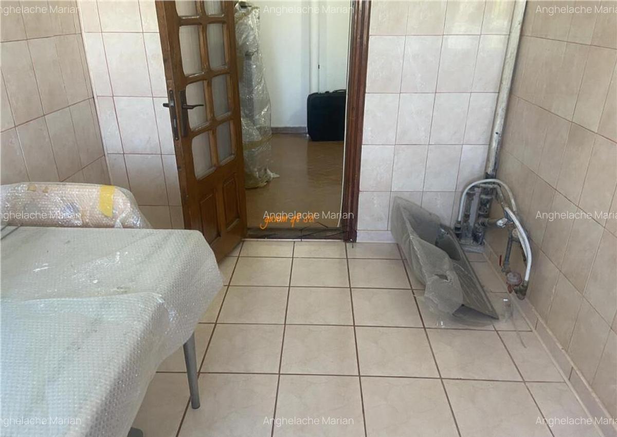 Apartament 2 camere , zona Liceul Economic , 56 mp , decoman - 4