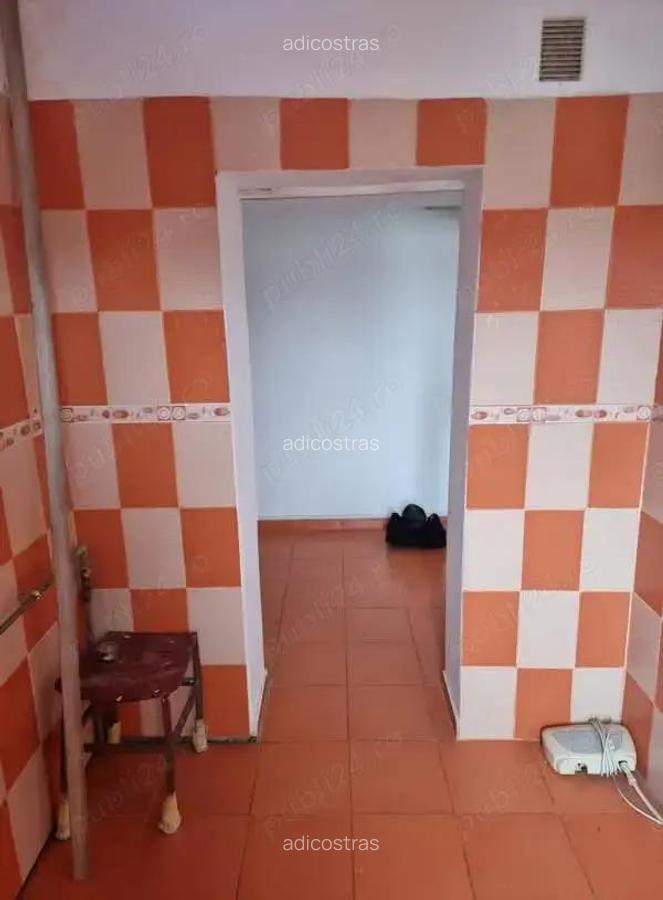 A 43 Proprietarul vinde apartament 3 camere ,luminos , Cascada Bacau - 11