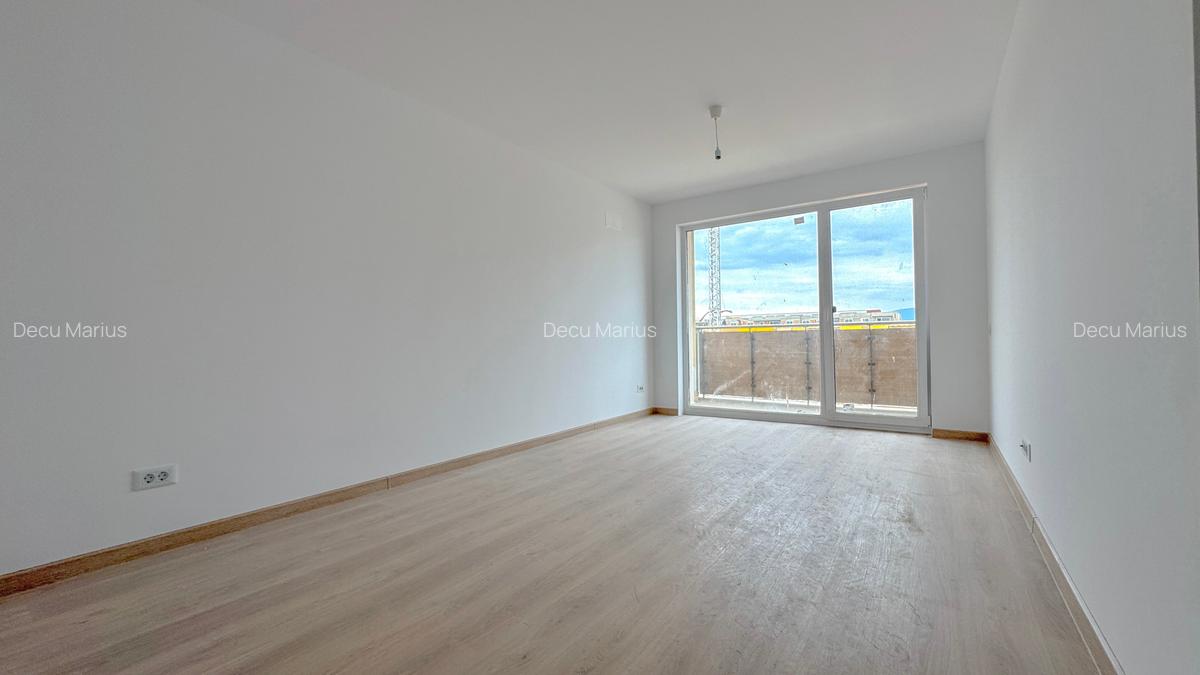 Apartament cu 3 camere decomandat în Tractorul - 3