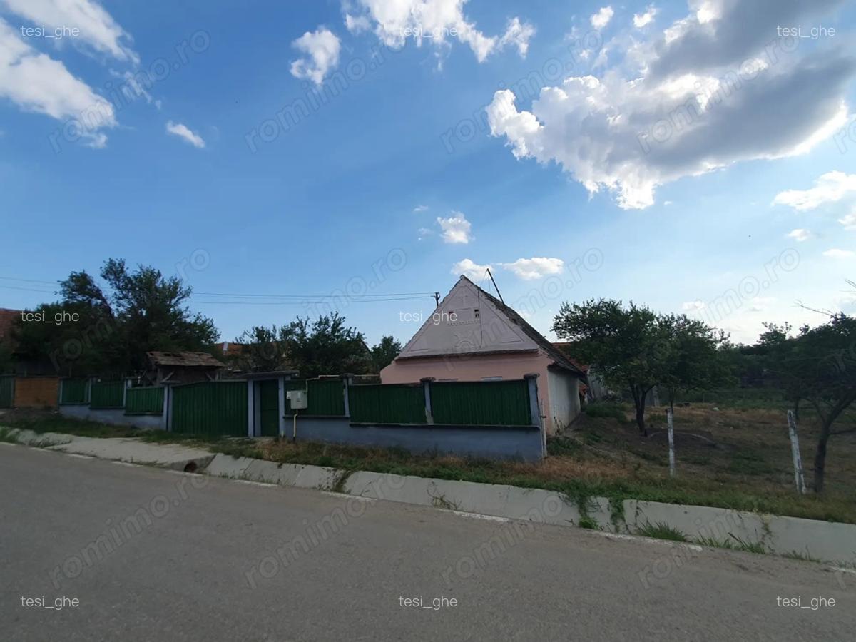Vand casa cu teren intravilan ?i utilita?i 1701 mp - 2 Vand casa cu teren intravilan ?i utilita?i 1701 mp - 2