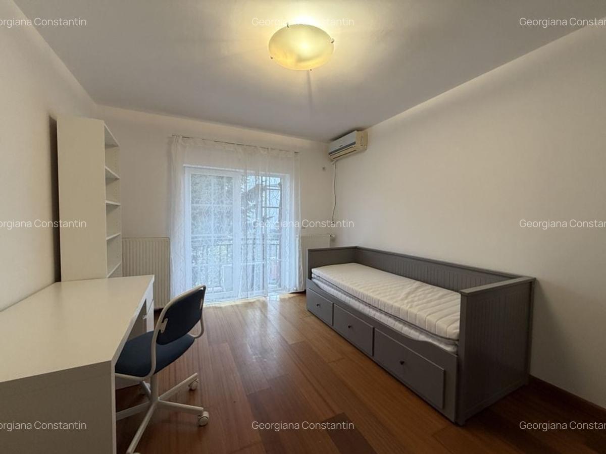 Vila semimobilata  cu 3 dormitoare, piscina exterioara, complex - 14