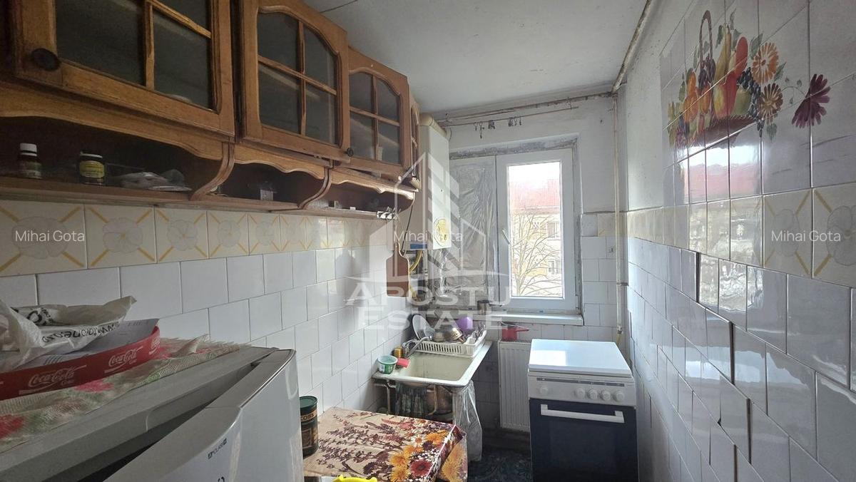 Apartament cu 4 camere, centrala proprie, zona Dacia - 4