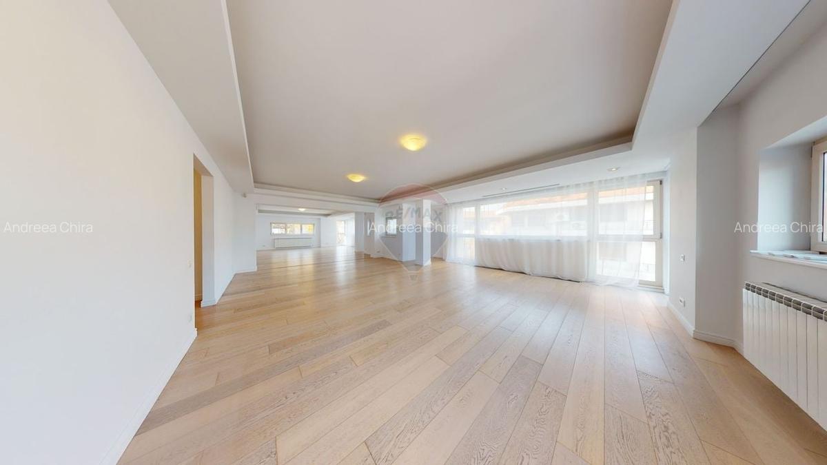 Apartament cu 6 camere decomandat în Nordului - 2