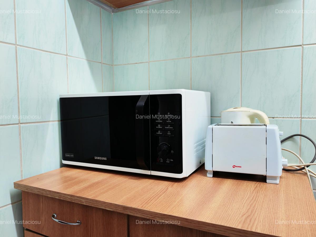 Piata Victoriei | vis a vis de metr.| Spatioasa in bl.anvelopat,vedere in piata - 18