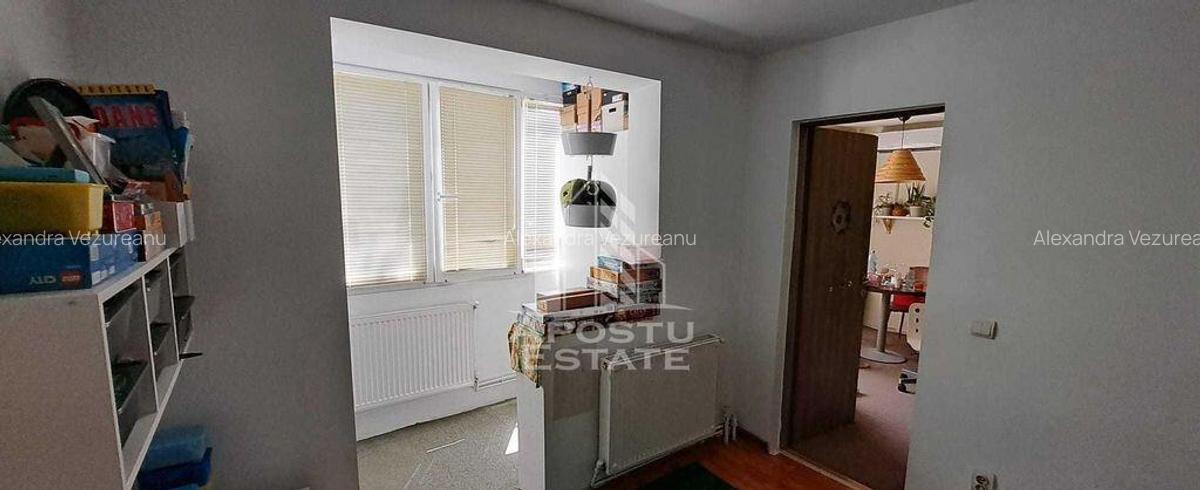 Apartament cu 3 camere, semidecomandat, etaj intermediar,... - 2