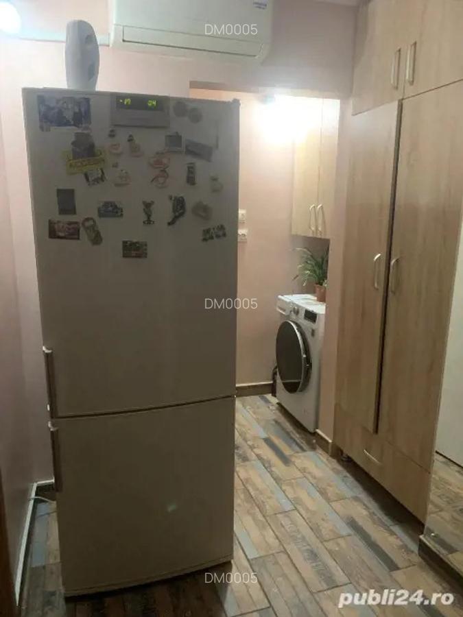 Proprietar vand apartament decomandat km 4-5 , vis-a-vis Kaufland - 9