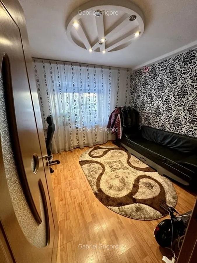 Apartament cu 3 camere decomandat în Noua - 4