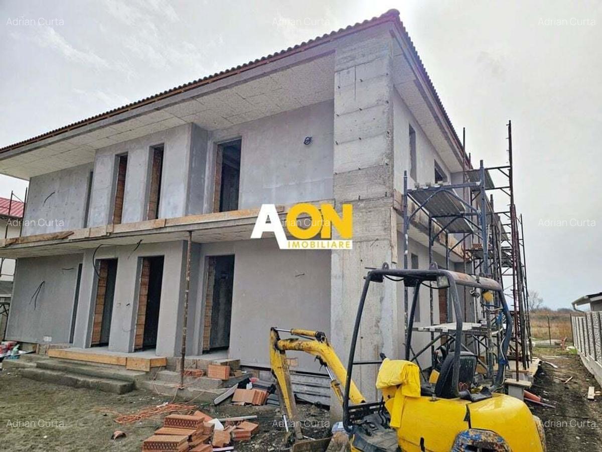 Apartament cu 3 camere, 2 bai, curte proprie, parcare si boxa 40 mp - 1