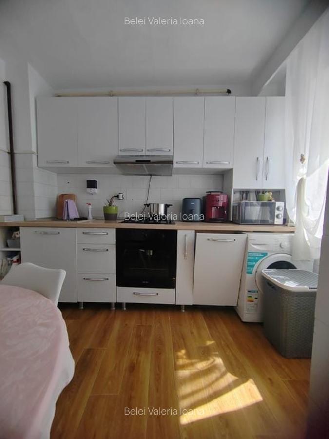 3 camere - zona Han - etaj 3/4 - decomandat - 63 mp - balcon - 2