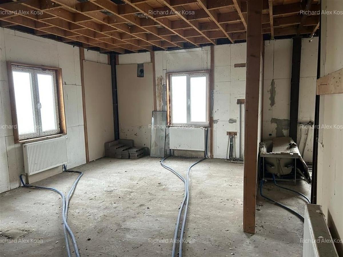 RECO casa Inand la rosu cu teren imens - 17