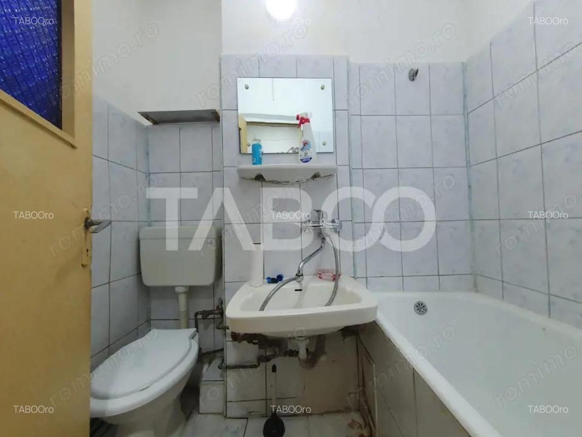 Apartament 2 camere semidecomandat 40 mp utili + 3 mp balcon etaj 2 - 4