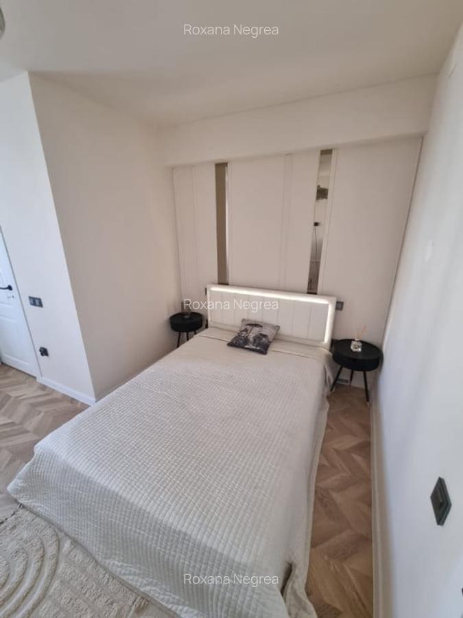 Apartament  cu 2 camere, ultrafinisat, zona semicentrala, etaj intermediar - 3