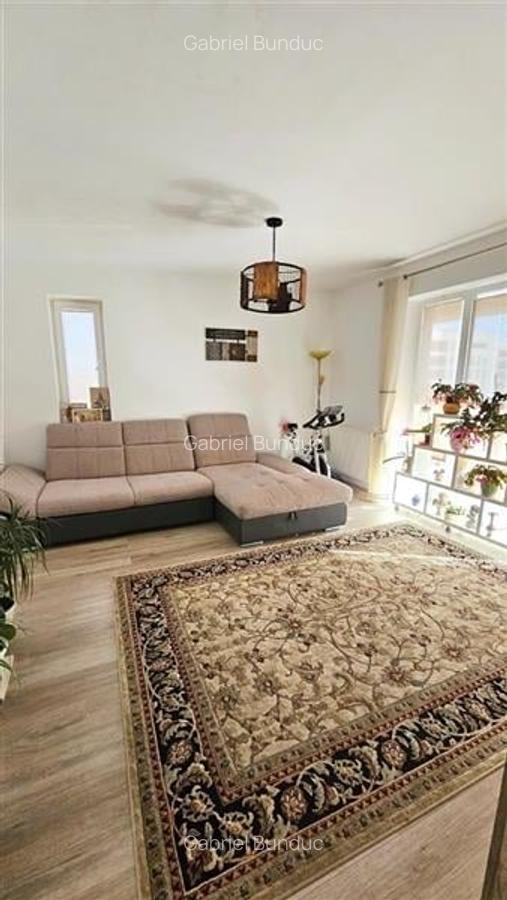 Apartament cu 3 camere decomandat, mobilat în Tractorul - 1
