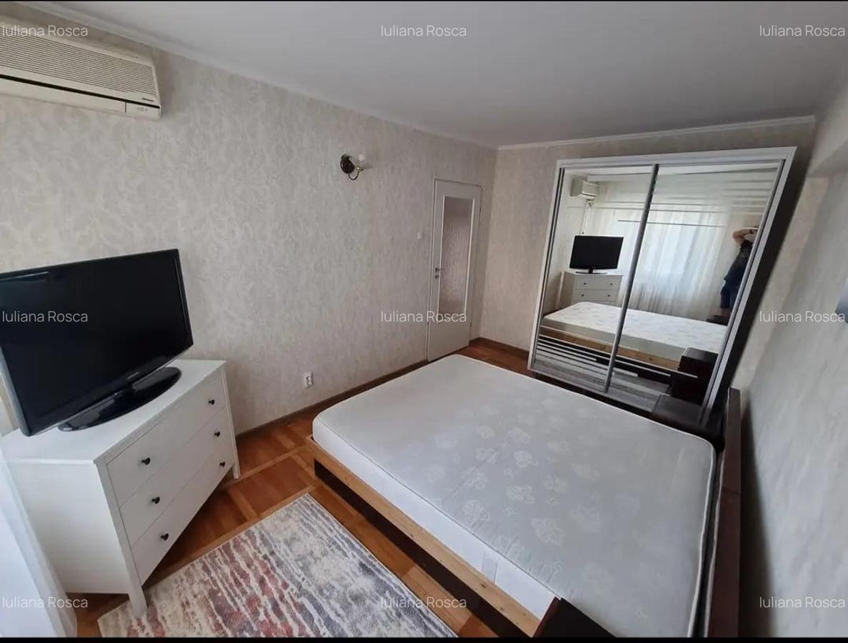 Apartament cu 3 camere decomandat în Podu Roș - 2