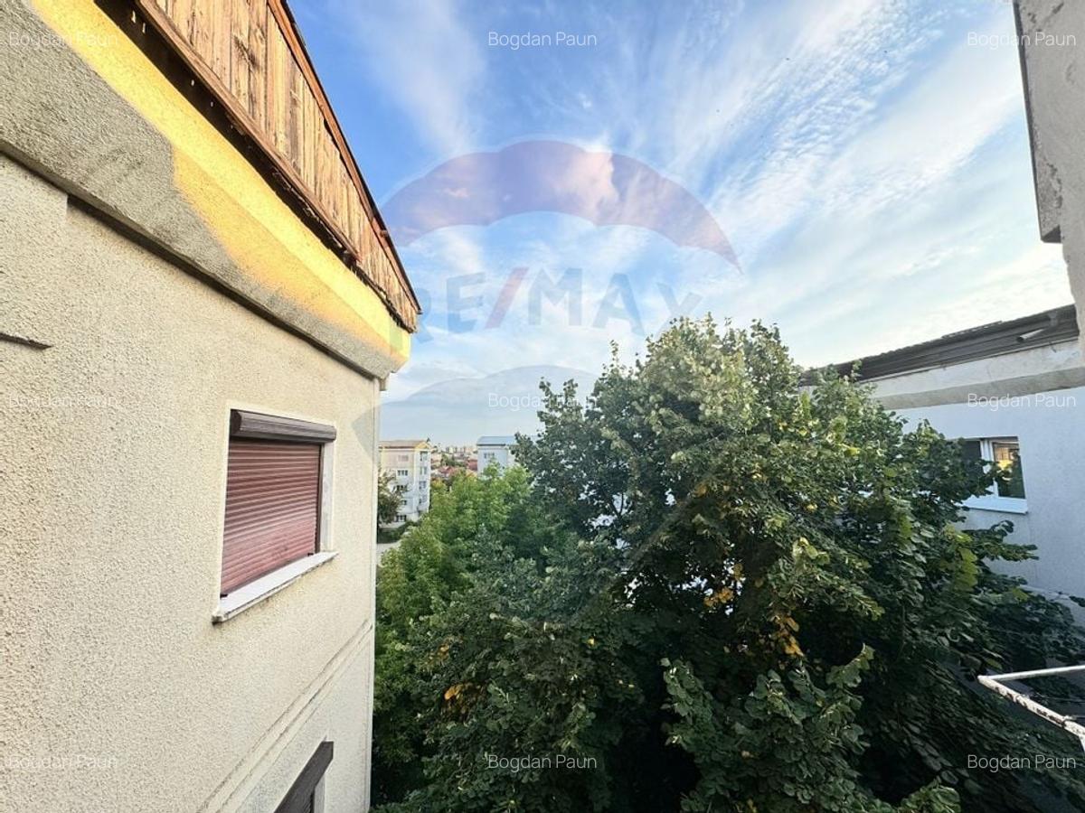 Apartament de vanzare, cu 3 camere decomandat  ZONA NORD - 2