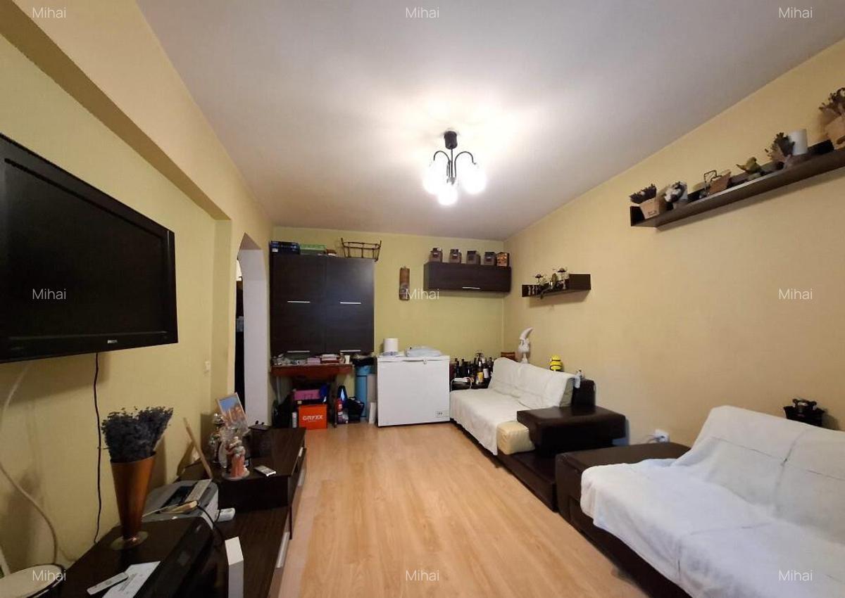 De vanzare Apartament 3 camere, central, Foc?ani Etaj 1 - 2