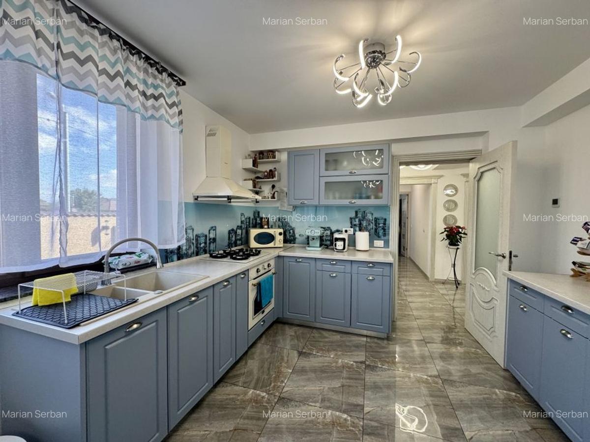 Berceni - VILĂ UNICAT, spațioasă, curte 1.000 mp, la 7 min metrou - 11