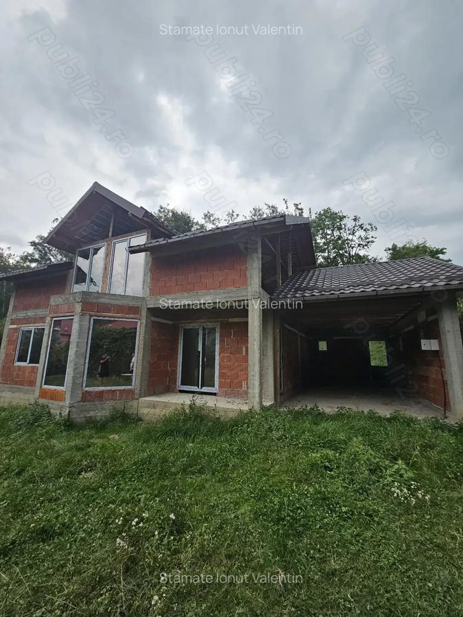 Casa noua la ro?u, 231mp, teren 1067mp, garaj - 9