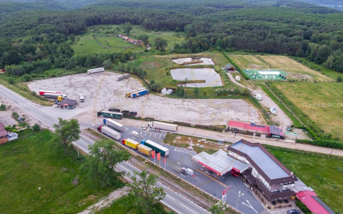 Motel, camping, piscina si lacuri de pescuit pe un teren de - 15