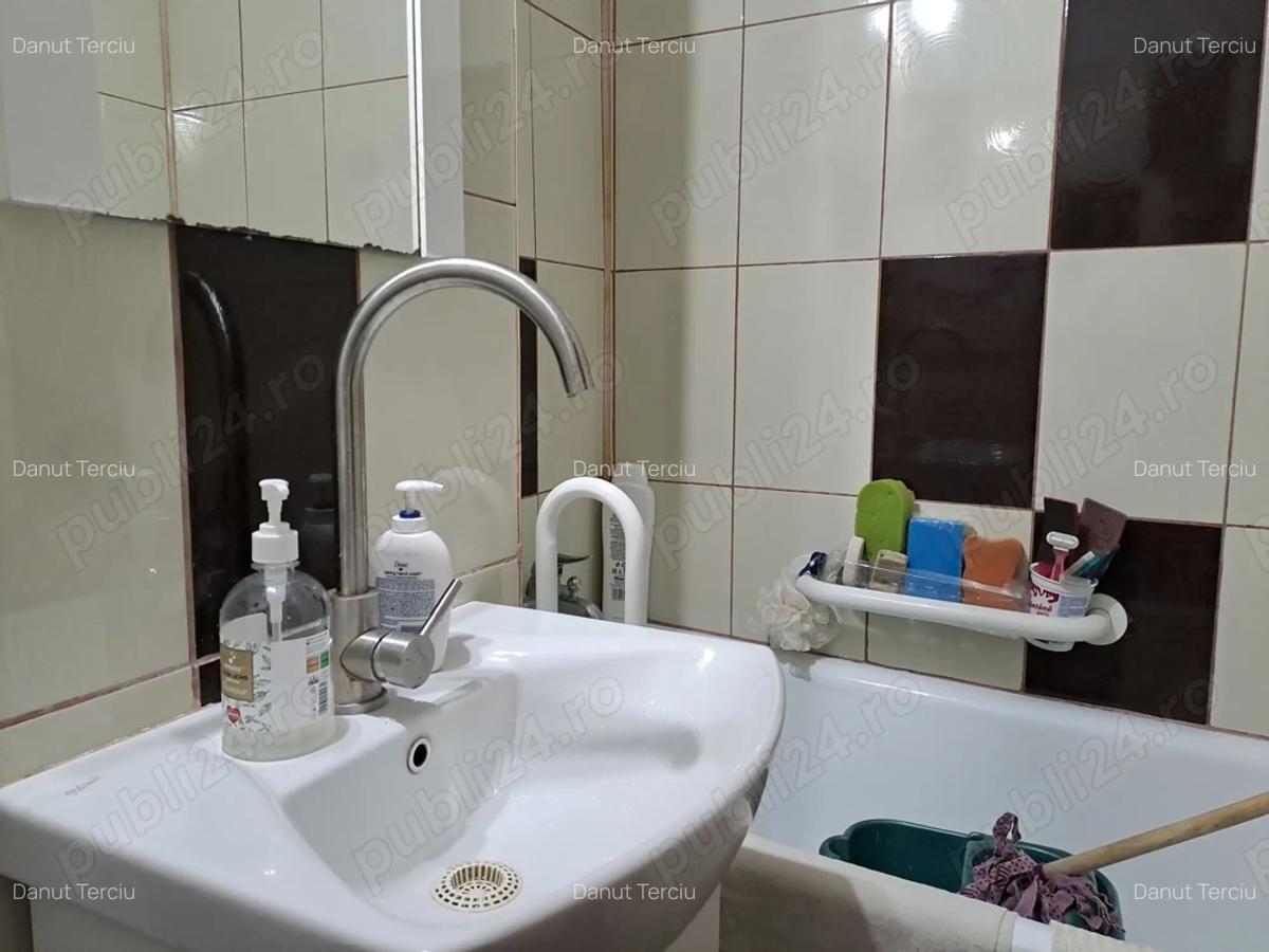 Vand schimb cu 1, 2 cam. parter - apartament 4 cam, et.3, ultracentral Bucecea, 68.900 euro neg. - 10