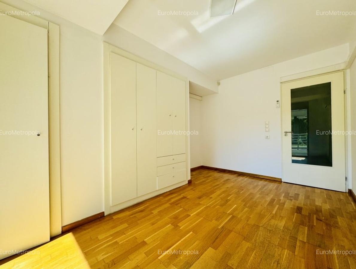 5 Camere, complex inchis, spatii verzi, parcare inclusa - 5