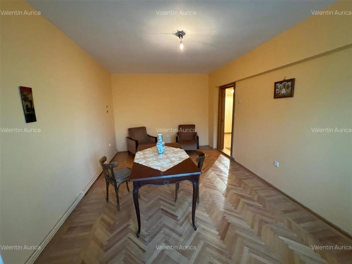Apartament 3 camere, etaj 1, zona Garii , decomandat, liber - 6