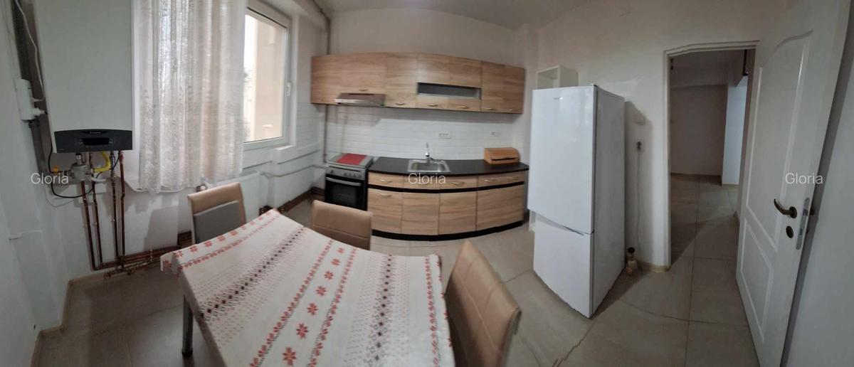 Apartament cu 3 camere decomandat, mobilat în P-ța Unirii - 25
