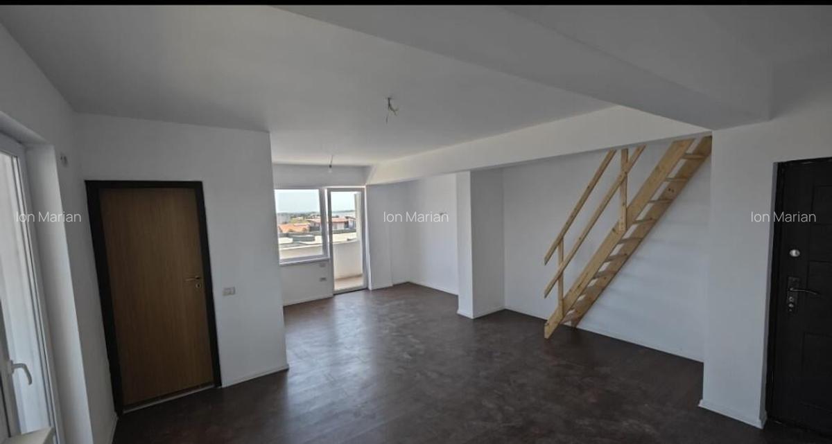 Inchiriez apartament 3 cam tip duplex cu vedere la mare si Lqc Nord - 1