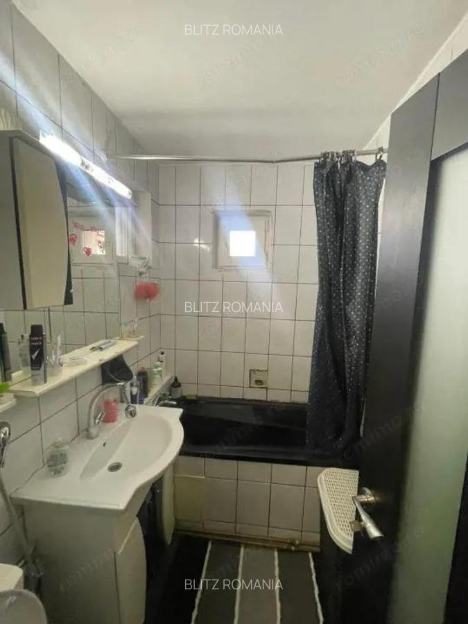 Apartament cu 3 camere, foarte spa?ios ?i bine compartimentat, avand 60 mp utili - 8