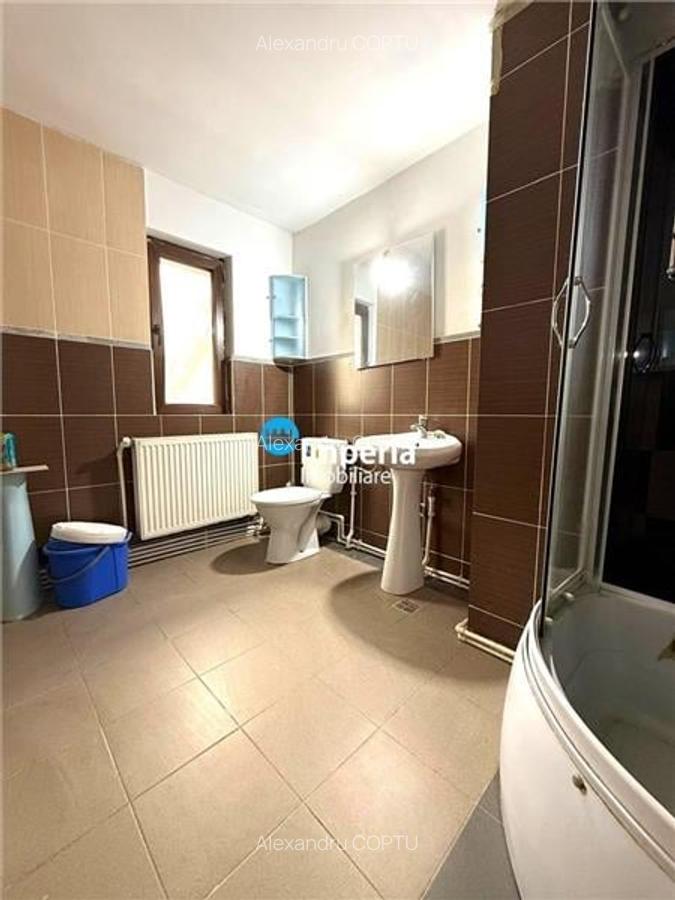 Casa 8 camere, 3 bai, canalizare, 300 teren Tineretului  Lunca Cetatuii - 12