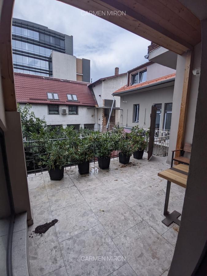 Apartament cu 3 camere semidecomandat în Central - 16
