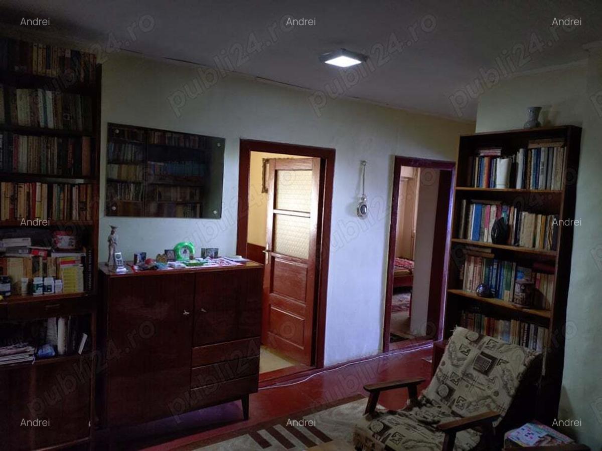 Vand apartament 3 camere, etaj 4, decomandat 75 m2 - 3 Vand apartament 3 camere, etaj 4, decomandat 75 m2 - 3