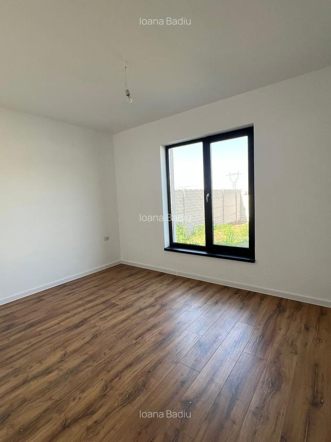 Vila individuala - 5 camere - 3 bai - beci- Teren 330 mp - 10