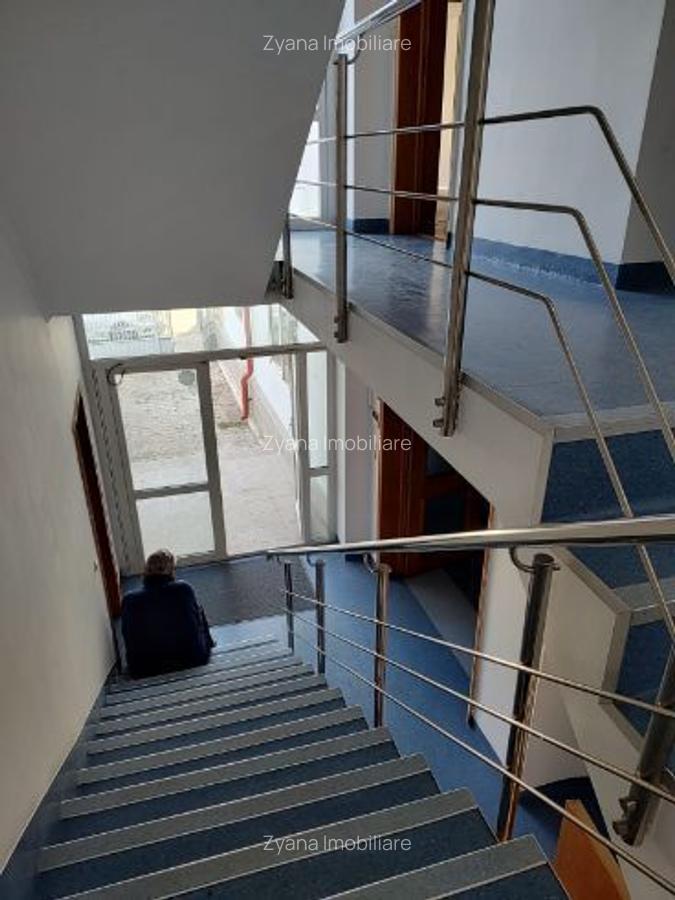 After Scholl - Clinica - Spatiu Com. -  Banu Manta  Vila 9 camere 300 mp., curte 50 mp., 4 parcare - 1