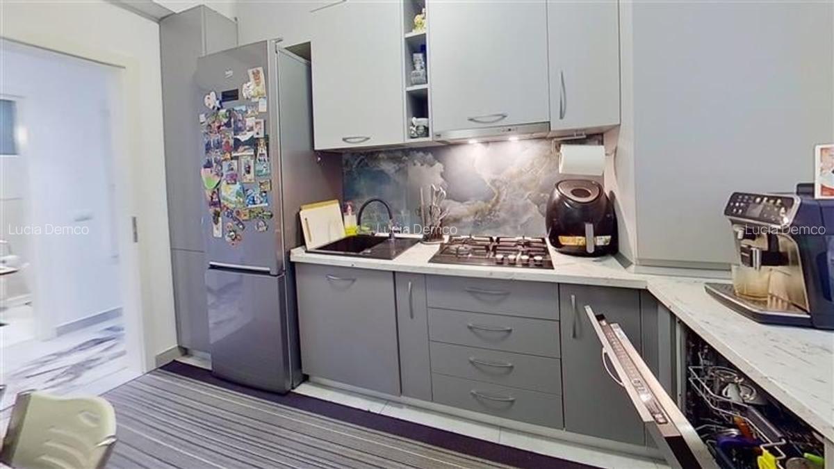 TUR 3D! Decomandat, mobilat, accesorizat, balcon,spatii depozitare,loc parcare, - 9