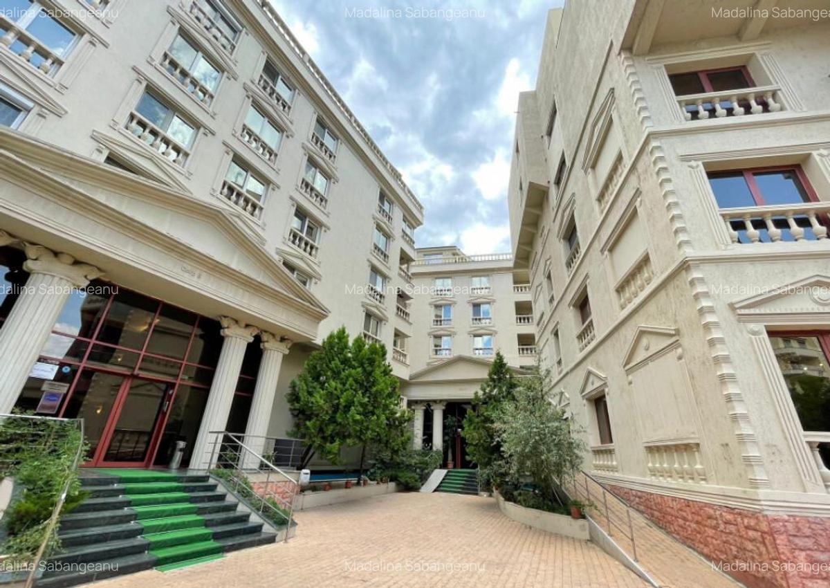Apartament de 3 camere ?i curte privata - Parcare subteran - 12