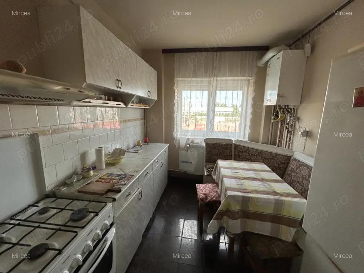 Vand apart.4 cam.st.117 mp,situat in Aradul-Nou,et.1 din 4,cu termoteca - 10