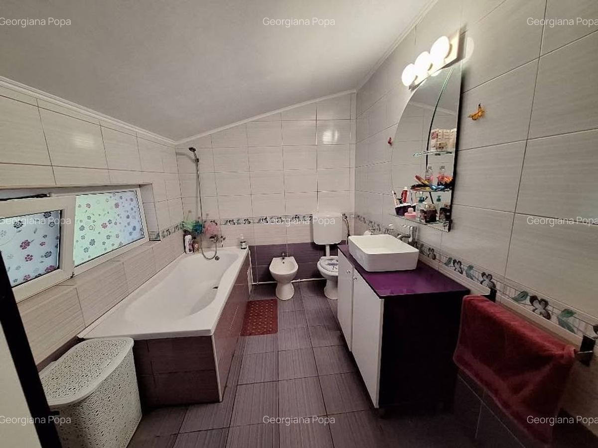Apartament 3 camere decomandat in vila km 5 - 2