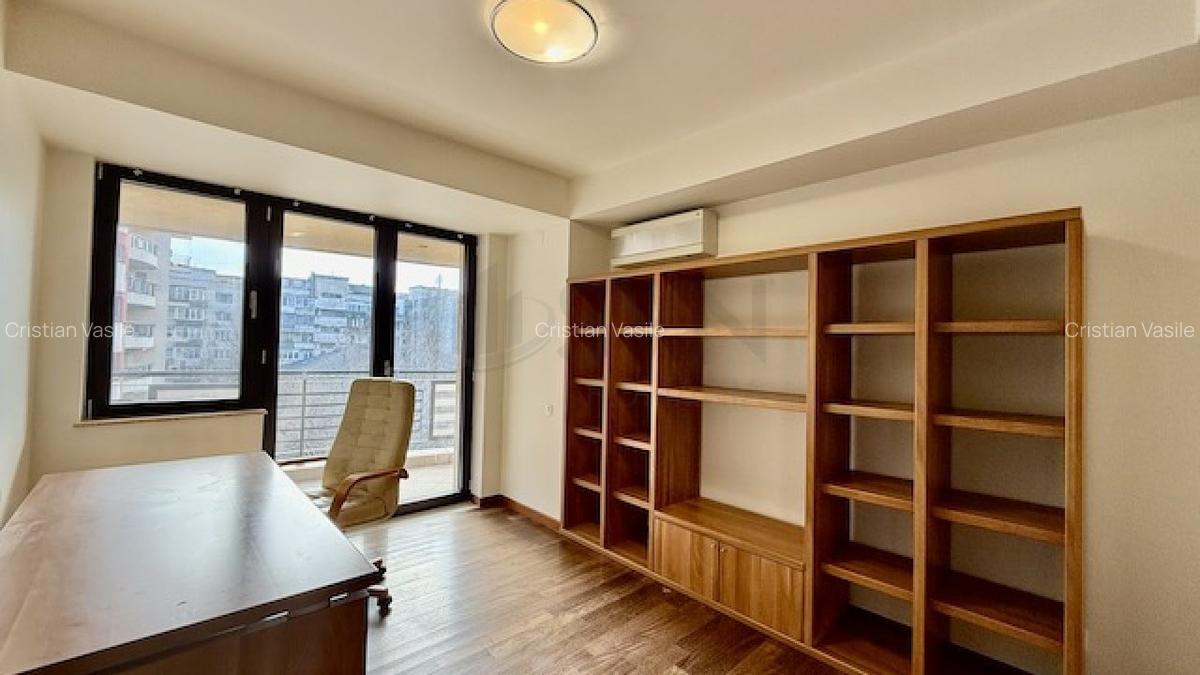 Apartament cu 4 camere semidecomandat în Ștefan cel Mare - 4