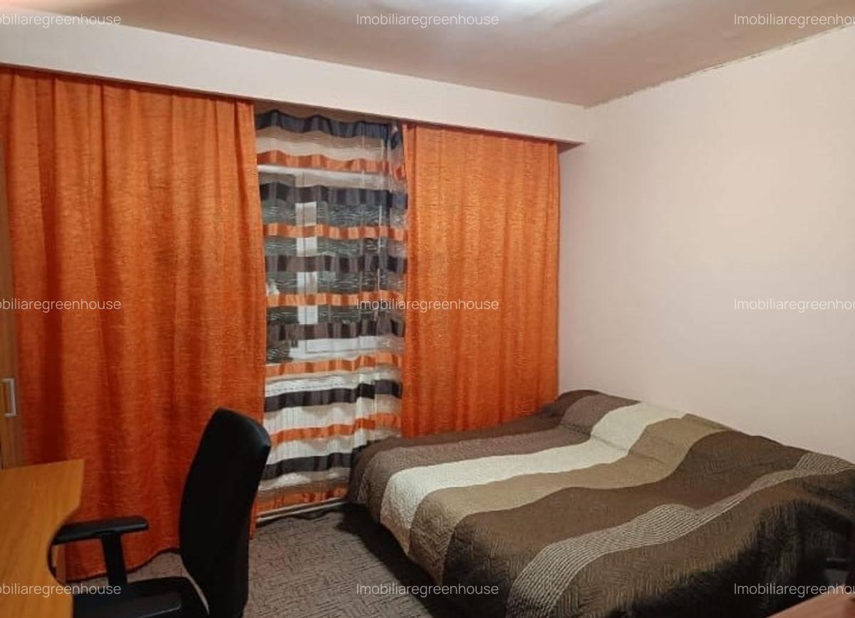 Apartament 4  camere, decomandat,zona Miorita - 5