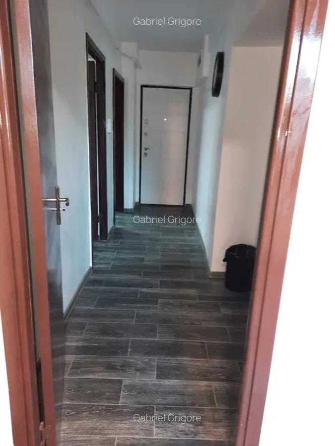 Apartament cu 3 camere circular în Astra - 7